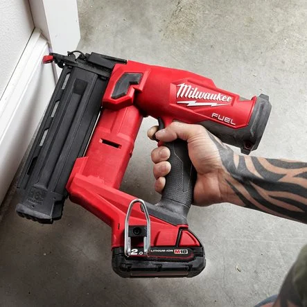 Milwaukee M18FN18GS-202X 18V Fuel 18G Finish Nailer Kit (2 x 2.0Ah RedLithium-Ion Batteries, Charger & Toolbag)